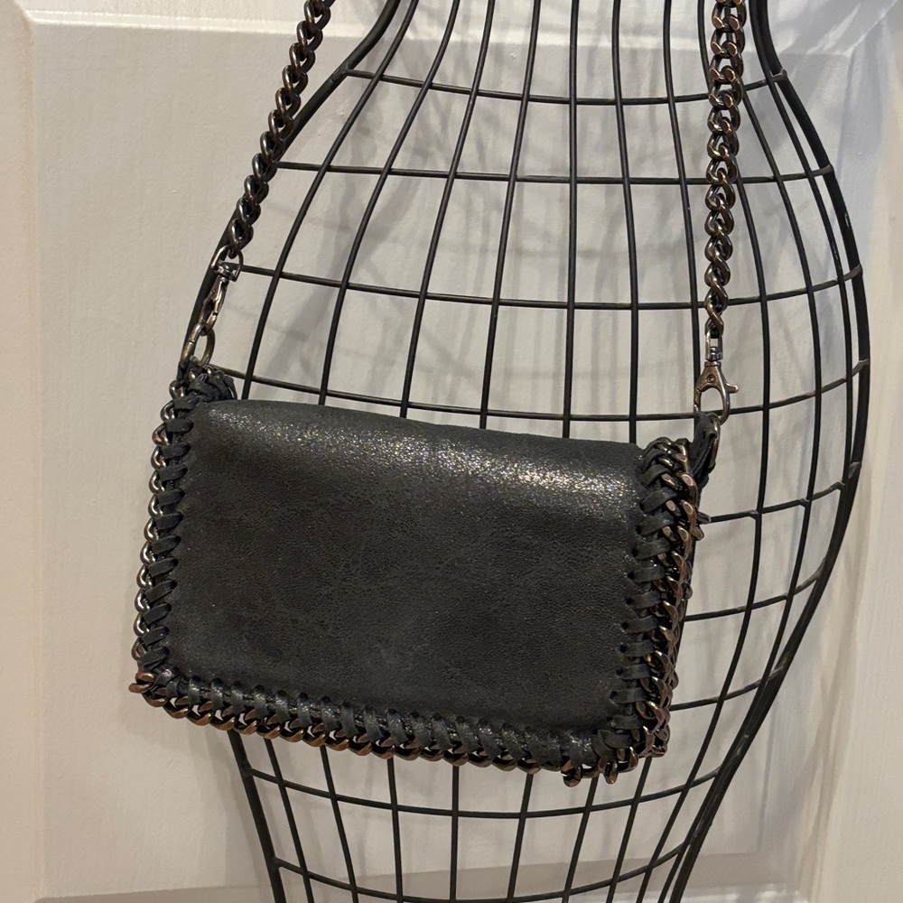Vera Pelle Black Crossbody Bag with Chain Detail Made in Italy